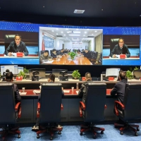 潘功發(fā)在區(qū)智慧聯(lián)動(dòng)中心調(diào)度重點(diǎn)工作